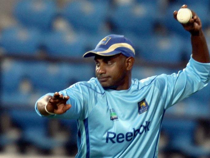 Suspected smuggler Sanath Jayasurya; Three players stuck in a brawl | दिग्गज फलंदाज सनथ जयसूर्यावर तस्करीचा आरोप; तीन खेळाडू अडकले वादाच्या भोवऱ्यात