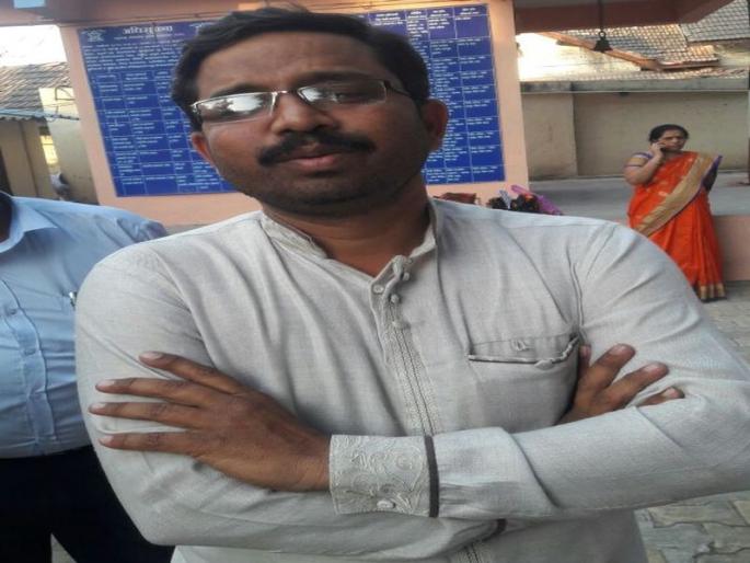 Shocking Adivasi girls were brought to the bathroom for the tribal girls and the observers of the school were doing it | धक्कादायक! आदिवासी मुलींना बाथरूममध्ये नेऊन शाळेचा संचालकच करत होता अश्लील चाळे Shocking Adivasi girls were brought to the bathroom for the tribal girls and the observers of the school were doing it | धक्कादायक! आदिवासी मुलींना बाथरूममध्ये नेऊन शाळेचा संचालकच करत होता अश्लील चाळे