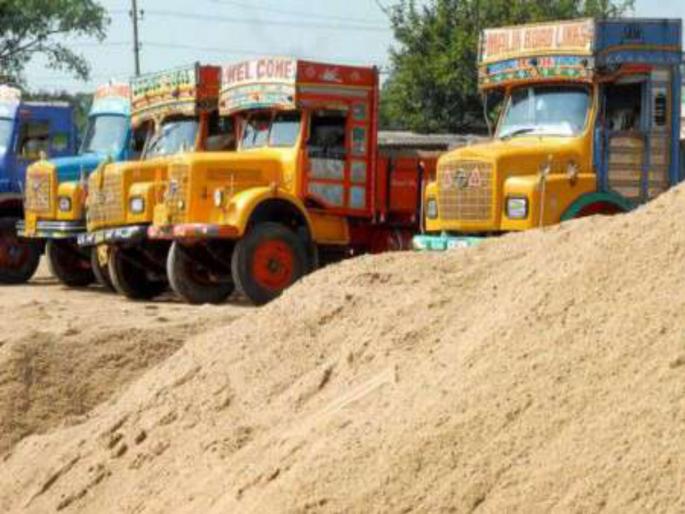 Where is the sand when the ban is being stopped in the district? | जिल्ह्यात वाळू उपशाला बंदी असताना वाळू येते कुठून? Where is the sand when the ban is being stopped in the district? | जिल्ह्यात वाळू उपशाला बंदी असताना वाळू येते कुठून?