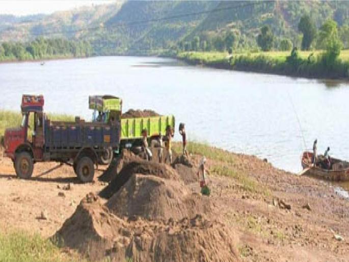 Smuggling of sand in Yerla river basin, attempt to kill female officer who came for action in sangli | सांगली: येरळा नदीपात्रात वाळूची तस्करी, कारवाईसाठी आलेल्या महिला अधिकाऱ्याला जीवे मारण्याचा प्रयत्न Smuggling of sand in Yerla river basin, attempt to kill female officer who came for action in sangli | सांगली: येरळा नदीपात्रात वाळूची तस्करी, कारवाईसाठी आलेल्या महिला अधिकाऱ्याला जीवे मारण्याचा प्रयत्न