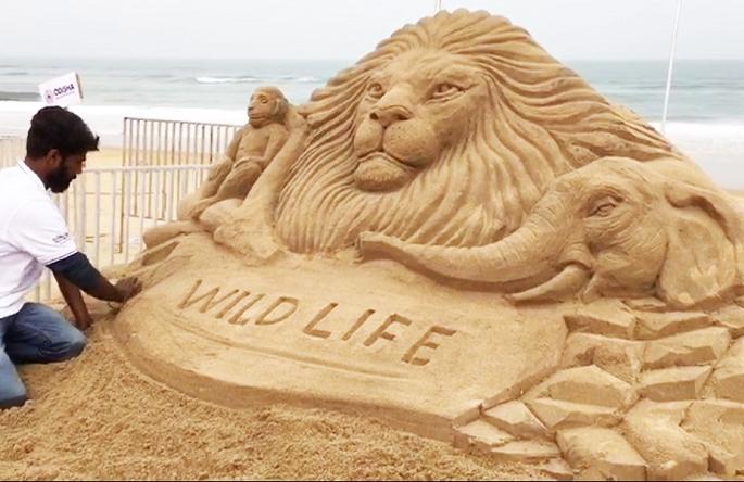Raviraj Chipkar a sand sculptor from Sindhudurg, participates in the International Sand Sculpture Festival in Odisha | ओडिशातील वाळू शिल्प महोत्सवात सिंधुदुर्गच्या सुपुत्राचा सहभाग Raviraj Chipkar a sand sculptor from Sindhudurg, participates in the International Sand Sculpture Festival in Odisha | ओडिशातील वाळू शिल्प महोत्सवात सिंधुदुर्गच्या सुपुत्राचा सहभाग