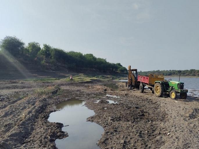 sand mafia hits; Action taken against 10 vehicles, fine of 3 lakhs collected | वाळू माफियांना दणका; १० वाहनांवर कारवाई, ३ लाखांचा दंड वसूल sand mafia hits; Action taken against 10 vehicles, fine of 3 lakhs collected | वाळू माफियांना दणका; १० वाहनांवर कारवाई, ३ लाखांचा दंड वसूल