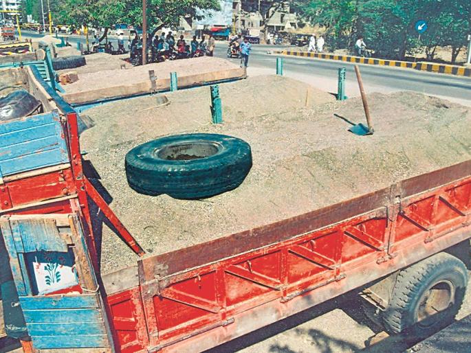 Why do not theft crimes have been filed on the sand mafia? | वाळूमाफियांवर चोरीचे गुन्हे का दाखल केले नाहीत ? Why do not theft crimes have been filed on the sand mafia? | वाळूमाफियांवर चोरीचे गुन्हे का दाखल केले नाहीत ?