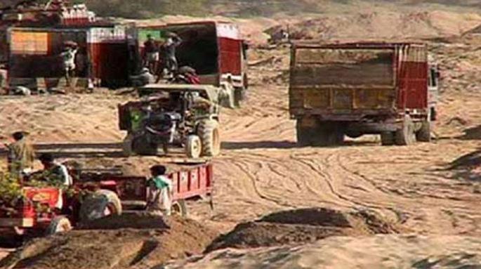 The Collector will now approve the price of sand ghats! | वाळू घाटांच्या किमतीला आता जिल्हाधिकारीच देणार मान्यता! The Collector will now approve the price of sand ghats! | वाळू घाटांच्या किमतीला आता जिल्हाधिकारीच देणार मान्यता!