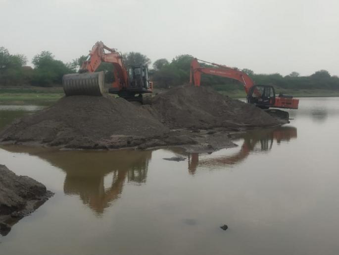 hard hitting action on the sand mafia; In one operation, 98 accused and property worth Rs 9 crore were seized in Purna | वाळू माफियांचे कंबरडे मोडले; एकाच कारवाईत तब्बल ९८ आरोपी, नऊ कोटींचा मुद्देमाल जप्त hard hitting action on the sand mafia; In one operation, 98 accused and property worth Rs 9 crore were seized in Purna | वाळू माफियांचे कंबरडे मोडले; एकाच कारवाईत तब्बल ९८ आरोपी, नऊ कोटींचा मुद्देमाल जप्त