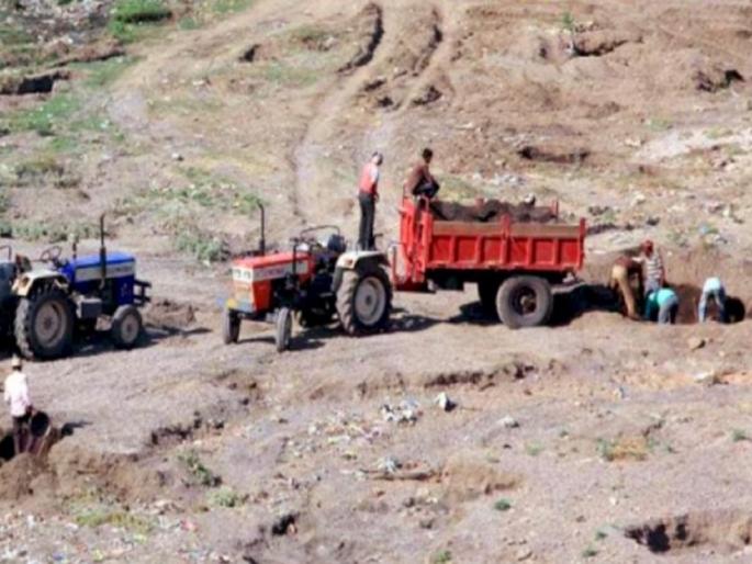 Revenue hits the sand mafia; A burden of Rs 6 cr on Satbara those who are not paid fine | महसूलचा वाळूमाफियांना दणका; दंड न भरणाऱ्या मुजोरांच्या सातबाऱ्यावर सहा कोटींचा बोजा Revenue hits the sand mafia; A burden of Rs 6 cr on Satbara those who are not paid fine | महसूलचा वाळूमाफियांना दणका; दंड न भरणाऱ्या मुजोरांच्या सातबाऱ्यावर सहा कोटींचा बोजा