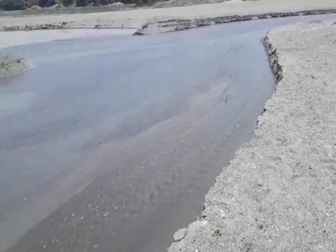 Stress on the Tarugavan contract with the sand that was transported from Kanasur | कानसूर येथून वाहून आलेल्या वाळूने तारुगव्हान ठेक्यावर तणाव 