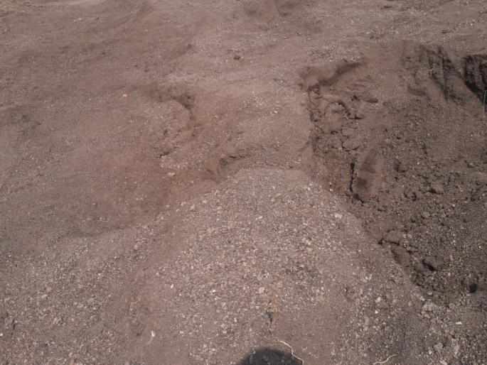 Illegal sand extraction from Pus river bed | पूस नदीपात्रातून अवैध वाळू उपसा Illegal sand extraction from Pus river bed | पूस नदीपात्रातून अवैध वाळू उपसा