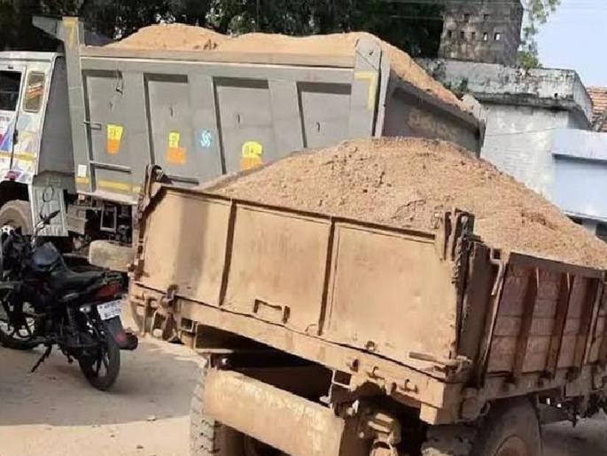 Talathi grabs the tractor, the gang drives away; Unauthorized sand transport, crime against five persons | तलाठ्याने ट्रॅक्टर पकडला, टोळक्याने पळवून नेला; अनधिकृत वाळू वाहतूक, पाच जणांवर गुन्हा Talathi grabs the tractor, the gang drives away; Unauthorized sand transport, crime against five persons | तलाठ्याने ट्रॅक्टर पकडला, टोळक्याने पळवून नेला; अनधिकृत वाळू वाहतूक, पाच जणांवर गुन्हा
