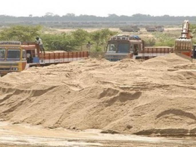 Raid on sand smuggling in Wangdari; 27 lakh worth of property confiscated | वांगदरीत वाळू तस्करीवर छापा; २७ लाखाचा मुद्देमाल जप्त 