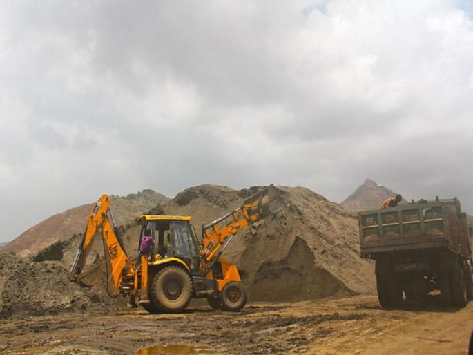 Action against two sand miners in Baramati Three lakh worth of goods seized | बारामतीत वाळू उत्खनन करणाऱ्या दोघांवर कारवाई; तीन लाखांचा मुद्देमाल हस्तगत 