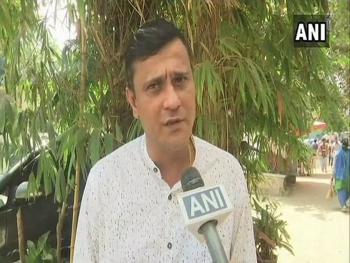 MNS leader sandeep deshpande criticized on shiv sena; BJP on Rahul Gandhi's Savarkar jibe | आधी भाजपाची अन् आता काँग्रेसची करतायेत लाचारी; मनसेची शिवसेनेवर टीका MNS leader sandeep deshpande criticized on shiv sena; BJP on Rahul Gandhi's Savarkar jibe | आधी भाजपाची अन् आता काँग्रेसची करतायेत लाचारी; मनसेची शिवसेनेवर टीका
