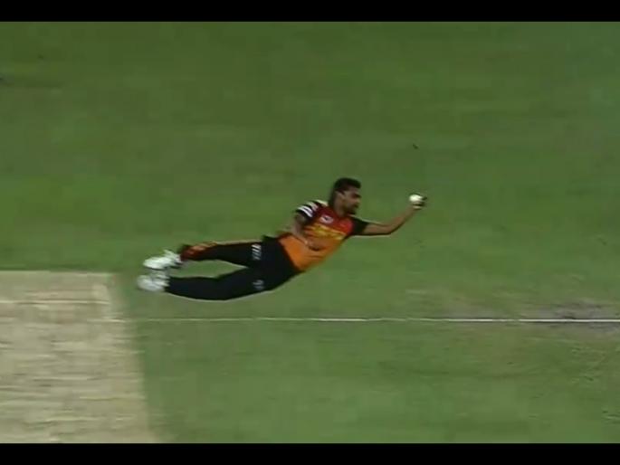 CSK vs SRH Latest News : Ohh Sandeep Sharma! Sandeep Sharma flies for a catch, Watch Video | CSK vs SRH Latest News : महेंद्रसिंग धोनीला बाद करण्यासाठी संदीप शर्मानं घेतली सुपर डाईव्ह, पण...; पाहा व्हिडीओ