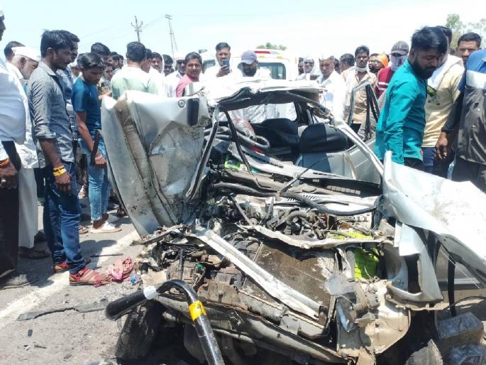 Bus collides with car Three members of the same family were killed on the spot | शुभकार्यासाठी निघाले होते, पण...; बस-कारच्या धडकेत कुटुंबातील तिघांचा मृत्यू, चिमुकला बचावला Bus collides with car Three members of the same family were killed on the spot | शुभकार्यासाठी निघाले होते, पण...; बस-कारच्या धडकेत कुटुंबातील तिघांचा मृत्यू, चिमुकला बचावला