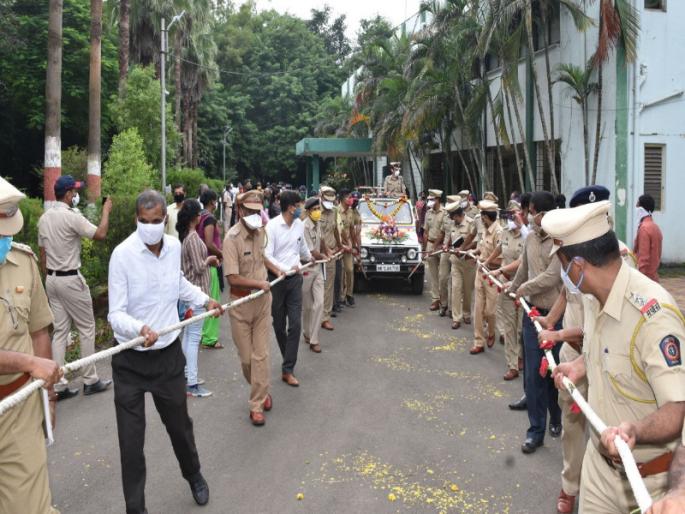 A 'brilliant' farewell ceremony of a 'brilliant' police officer! Officers, employees became passionate | एका "शानदार" पोलीस अधिकाऱ्याचा 'दिमाखदार' निरोप समारंभ! अधिकारी, कर्मचारी झाले भावुक 