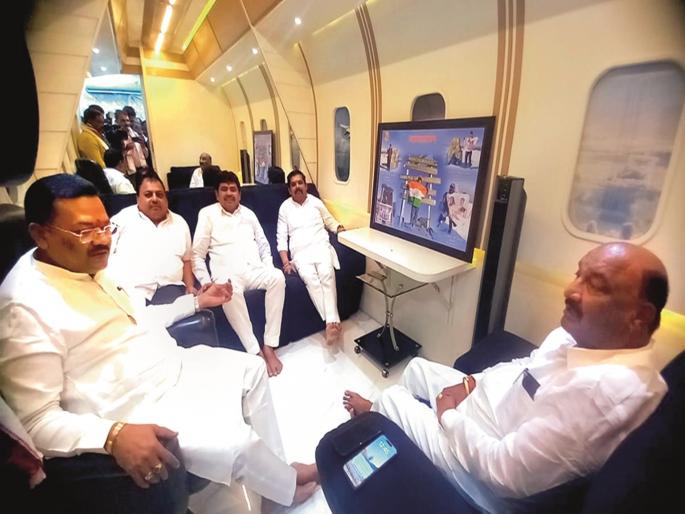 Will Sandipan Bhumare's plane fly to Lok sabha? Preparing for 'take off' in the aircraft design meeting at Sanjay Shirsat's office | संदीपान भुमरेंचे विमान उडणार का ? शिरसाटांच्या कार्यालयात 'टेक ऑफ'ची तयारी Will Sandipan Bhumare's plane fly to Lok sabha? Preparing for 'take off' in the aircraft design meeting at Sanjay Shirsat's office | संदीपान भुमरेंचे विमान उडणार का ? शिरसाटांच्या कार्यालयात 'टेक ऑफ'ची तयारी