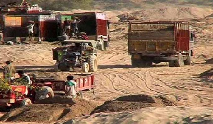 Failure to stop sand theft in Akola district | वाळू चोरी रोखण्यात अपयश! Failure to stop sand theft in Akola district | वाळू चोरी रोखण्यात अपयश!