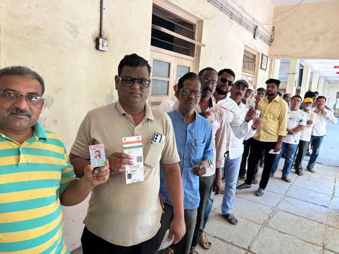 Loksabha Election 2024 - 11.43 percent polling for Sangli Lok Sabha; voters queues in many places | सांगली लोकसभेसाठी ११.४३ टक्के मतदान; मतदारांचा उत्साह, अनेक ठिकाणी रांगा Loksabha Election 2024 - 11.43 percent polling for Sangli Lok Sabha; voters queues in many places | सांगली लोकसभेसाठी ११.४३ टक्के मतदान; मतदारांचा उत्साह, अनेक ठिकाणी रांगा