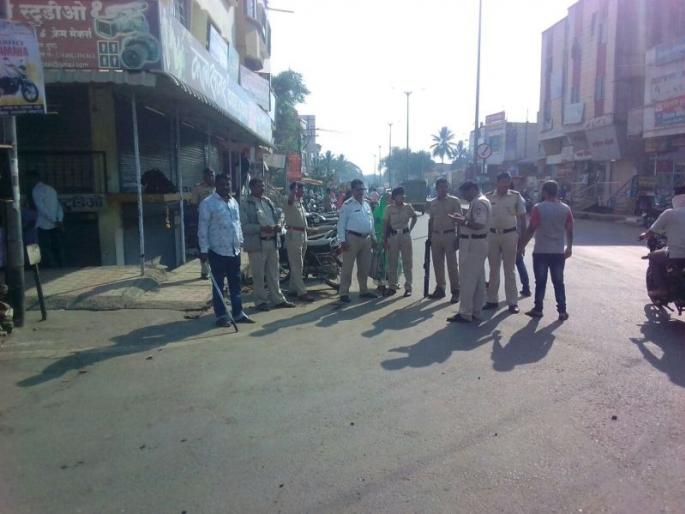 Bhima Koregaon incident: Stopped in Kanchadi in Sangli | भीमा कोरेगाव घटना : सांगलीमध्ये कडकडीत बंद Bhima Koregaon incident: Stopped in Kanchadi in Sangli | भीमा कोरेगाव घटना : सांगलीमध्ये कडकडीत बंद