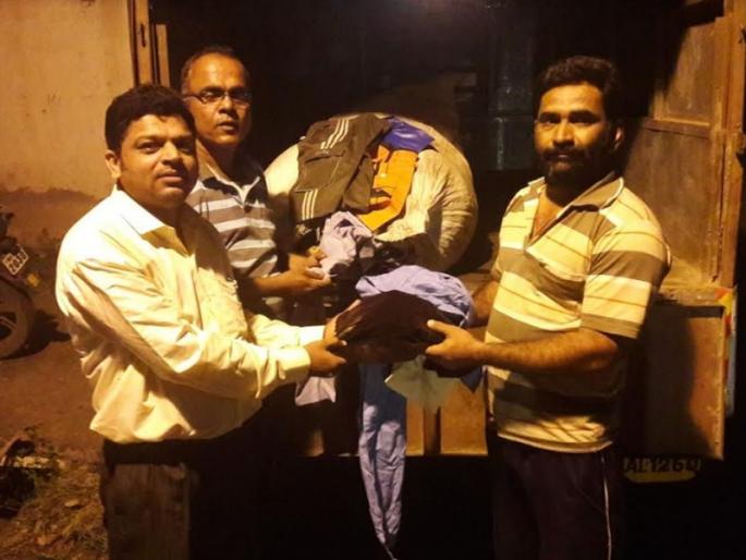 Appeal for collection of 'Manusaki wall' for Sangli, Diwali | सांगलीत दिवाळीसाठी ‘माणुसकीची भिंत’, कपडे, फराळ साहित्य जमा करण्याचे आवाहन Appeal for collection of 'Manusaki wall' for Sangli, Diwali | सांगलीत दिवाळीसाठी ‘माणुसकीची भिंत’, कपडे, फराळ साहित्य जमा करण्याचे आवाहन