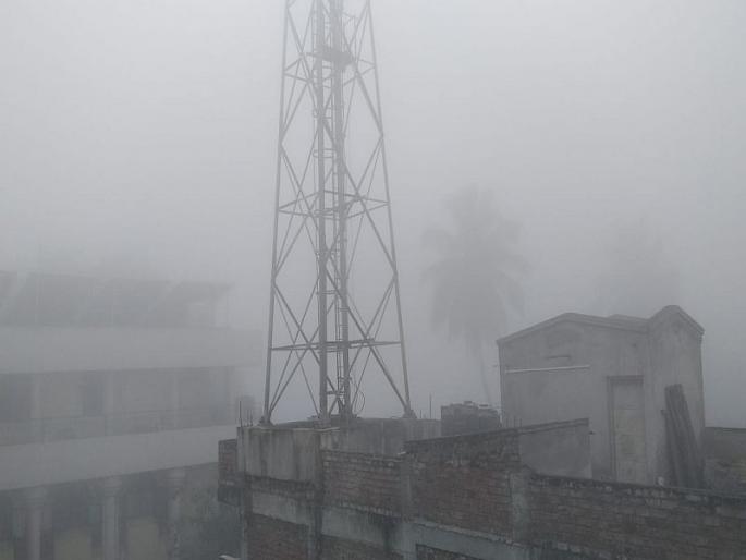 A sheet of smoke spread over Sangli; A sudden change in climate | सांगलीवर पसरली धुक्याची चादर; हवामानात अचानक बदल A sheet of smoke spread over Sangli; A sudden change in climate | सांगलीवर पसरली धुक्याची चादर; हवामानात अचानक बदल