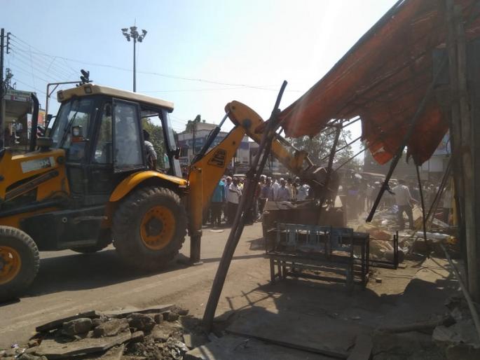 Initiation of encroachment removal campaign in Sangamner | संगमनेरात अतिक्रमण हटाव मोहिम सुरू Initiation of encroachment removal campaign in Sangamner | संगमनेरात अतिक्रमण हटाव मोहिम सुरू