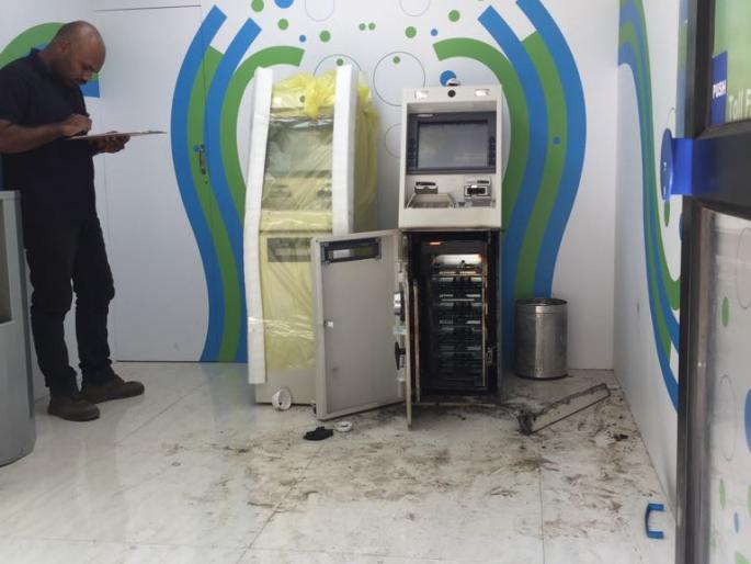 SBI bans ATMs at Sangamner; Rs 26 lakhs have been delayed | संगमनेरात स्टेट बँकेचे एटीएम फोडले; २६ लाख रुपये लांबविले