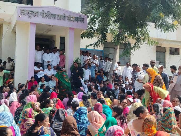 controversial statement about balasaheb thorat daughter and demand for arrest of bjp sujay vikhe patil | बाळासाहेब थोरातांच्या कन्येबद्दल वादग्रस्त वक्तव्य; सुजय विखे-पाटील यांना अटक करण्याची मागणी controversial statement about balasaheb thorat daughter and demand for arrest of bjp sujay vikhe patil | बाळासाहेब थोरातांच्या कन्येबद्दल वादग्रस्त वक्तव्य; सुजय विखे-पाटील यांना अटक करण्याची मागणी