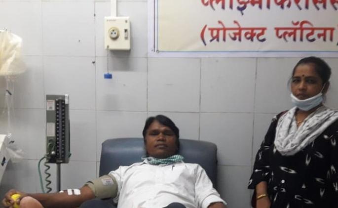 Celebrate wife's birthday by donating plasma! | प्लाझ्मा दान करून केला पत्नीचा वाढदिवस साजरा! Celebrate wife's birthday by donating plasma! | प्लाझ्मा दान करून केला पत्नीचा वाढदिवस साजरा!