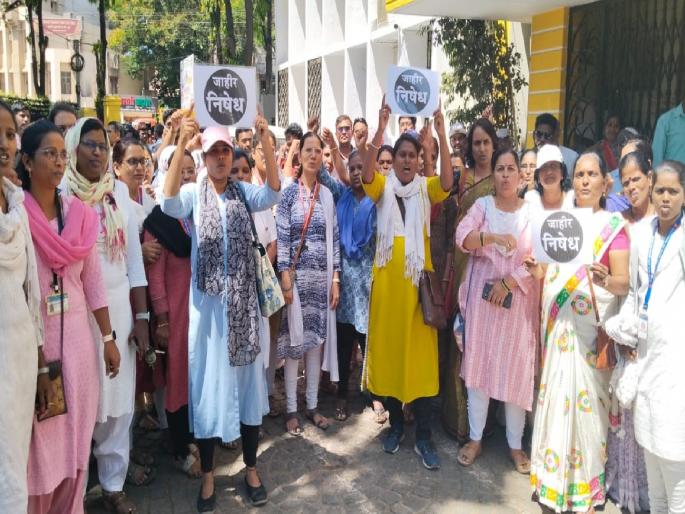 A boot was thrown towards the Sangli Municipal Commissioner, the incident happened on the very day of democracy; Strike of employees | सांगली महापालिका आयुक्ताच्या दिशेने फेकला बुट, लोकशाही दिनातच घडला प्रकार; कर्मचार्यांचे कामबंद आंदोलन A boot was thrown towards the Sangli Municipal Commissioner, the incident happened on the very day of democracy; Strike of employees | सांगली महापालिका आयुक्ताच्या दिशेने फेकला बुट, लोकशाही दिनातच घडला प्रकार; कर्मचार्यांचे कामबंद आंदोलन