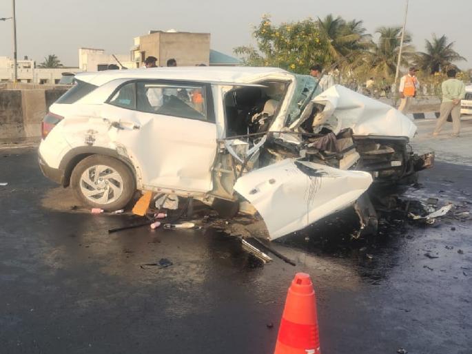 Three people from Kolhapur were killed in an accident at Shirdhon on the Ratnagiri-Nagpur National Highway | Sangli: चालकाचा ताबा सुटल्याने कार दुभाजकाला धडकली, कोल्हापूरचे तिघे जागीच ठार Three people from Kolhapur were killed in an accident at Shirdhon on the Ratnagiri-Nagpur National Highway | Sangli: चालकाचा ताबा सुटल्याने कार दुभाजकाला धडकली, कोल्हापूरचे तिघे जागीच ठार