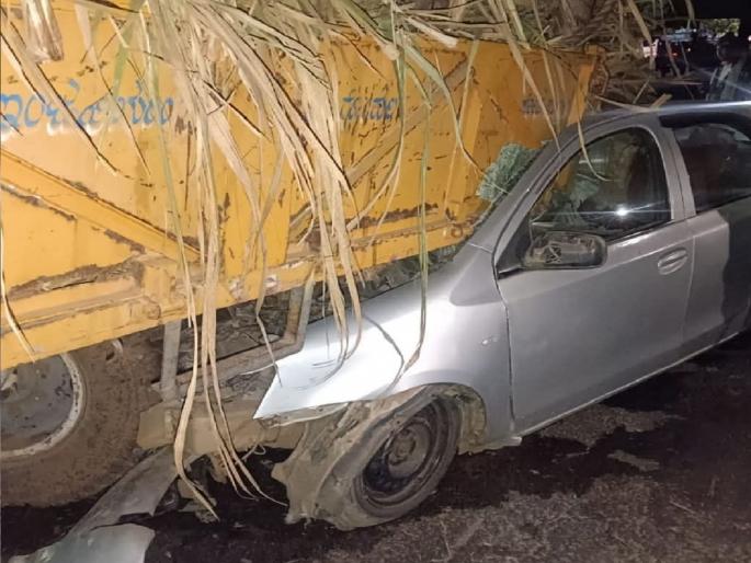 Four youths died on the spot in an accident between a tractor and a car at Siddapur on the Bijapur Belgaum highway | Sangli Accident: यात्रेला जाताना काळाचा घाला; ऊस वाहतूक ट्रॅक्टरला पाठीमागून कारची धडक, चार युवक ठार