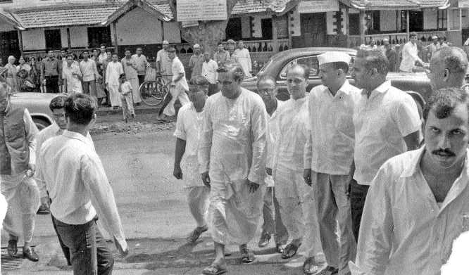 Atal Bihari Vajpayee's memory reminds Sangliker | अटलबिहारी वाजपेयी यांच्या आठवणीने सांगलीकर शोकाकुल