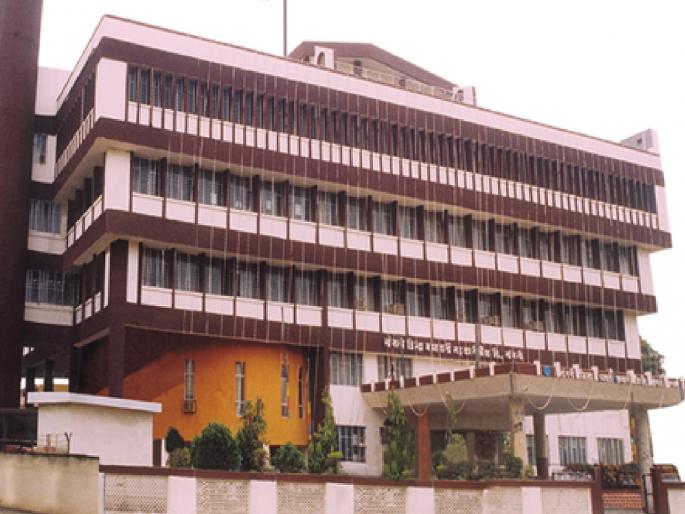 Employees of Sangli District Bank will get two and a half salary bonus | सांगली जिल्हा बँकेच्या कर्मचाऱ्यांना मिळणार अडीच पगार बक्षीस, तीन पगारांच्या मागणीवर कर्मचारी ठाम Employees of Sangli District Bank will get two and a half salary bonus | सांगली जिल्हा बँकेच्या कर्मचाऱ्यांना मिळणार अडीच पगार बक्षीस, तीन पगारांच्या मागणीवर कर्मचारी ठाम