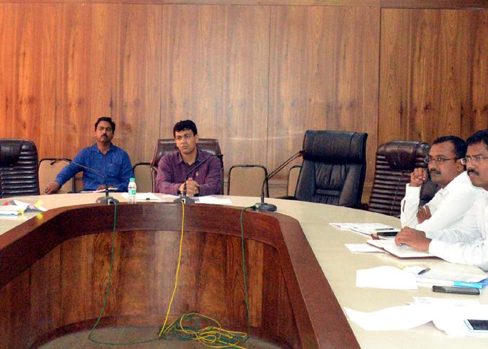 Provide the highest priority for solid waste management | घनकचरा प्रकल्प जागा निश्चितीसाठी सर्वोच्च प्राथन्य द्या : जिल्हाधिकारी Provide the highest priority for solid waste management | घनकचरा प्रकल्प जागा निश्चितीसाठी सर्वोच्च प्राथन्य द्या : जिल्हाधिकारी