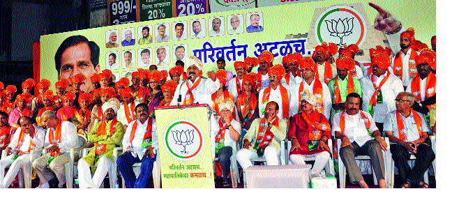 DeshGujarat condemns Vasantdad's supporters: Deshmukh | वसंतदादांच्या पाठीत खंजीर खुपसणाऱ्यांना झिडकारा : देशमुख DeshGujarat condemns Vasantdad's supporters: Deshmukh | वसंतदादांच्या पाठीत खंजीर खुपसणाऱ्यांना झिडकारा : देशमुख