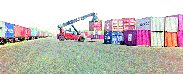 Draft project will create politics in the district | ड्रायपोर्टच्या प्रकल्पावरून जिल्ह्यात राजकारण पेटणार Draft project will create politics in the district | ड्रायपोर्टच्या प्रकल्पावरून जिल्ह्यात राजकारण पेटणार