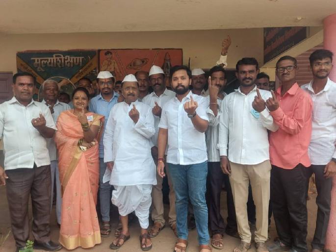 Tight voting for 84 gram panchayats in Sangli district | सांगली जिल्ह्यात ८४ ग्रामपंचायतीसाठी चुरशीने मतदान Tight voting for 84 gram panchayats in Sangli district | सांगली जिल्ह्यात ८४ ग्रामपंचायतीसाठी चुरशीने मतदान