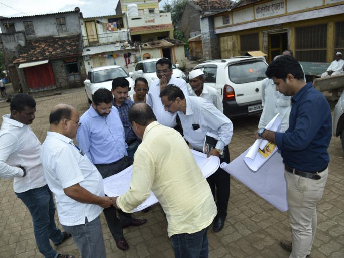 UN Development Program Team monitors flood damage | संयुक्त राष्ट्र विकास कार्यक्रम पथकाने केली पूर नुकसानीची पाहणी UN Development Program Team monitors flood damage | संयुक्त राष्ट्र विकास कार्यक्रम पथकाने केली पूर नुकसानीची पाहणी