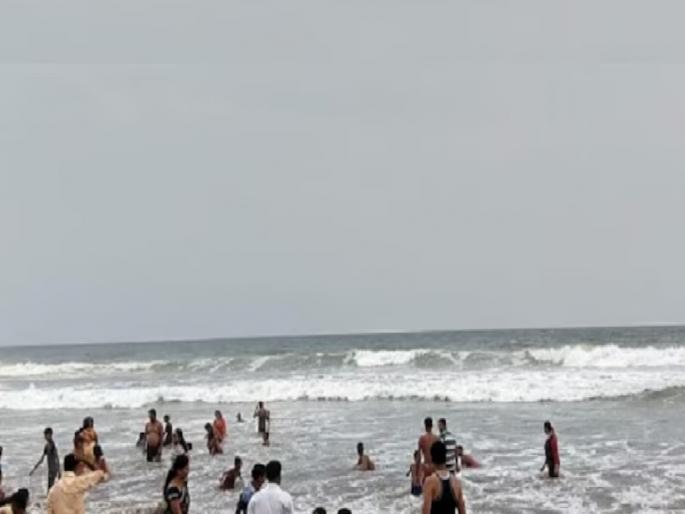 Ganpatipule rescues Sangli youth from drowning in sea | गणपतीपुळे समुद्रात बुडणाऱ्या सांगलीतील तरुणाला वाचवले