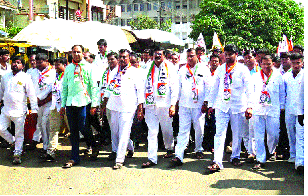 Front for war on Islampur | इस्लामपुरात हमीभावासाठी मोर्चा