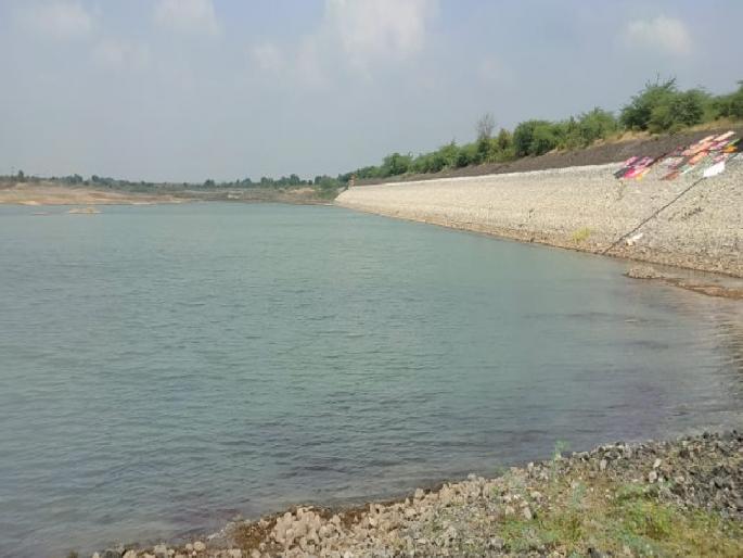 Groundwater level in Jat taluka decreases, two lakes dry up | Sangli: जत तालुक्यातील भूजल पातळीमध्ये घट, दोन तलाव पडले कोरडे Groundwater level in Jat taluka decreases, two lakes dry up | Sangli: जत तालुक्यातील भूजल पातळीमध्ये घट, दोन तलाव पडले कोरडे