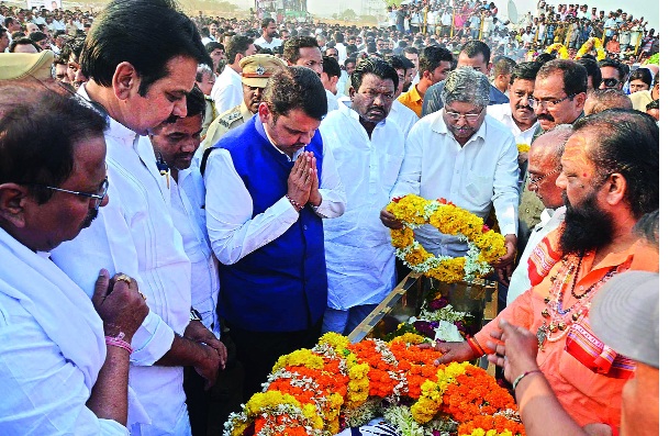 Maharashtra had long wanted patangrao: Devendra Fadnavis | महाराष्ट्राला पतंगराव खूप काळ हवे होते : देवेंद्र फडणवीस Maharashtra had long wanted patangrao: Devendra Fadnavis | महाराष्ट्राला पतंगराव खूप काळ हवे होते : देवेंद्र फडणवीस