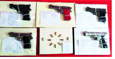 Five pistols in Sangli, 10 cartridges seized | सांगलीत पाच पिस्तूल, दहा काडतुसे जप्त Five pistols in Sangli, 10 cartridges seized | सांगलीत पाच पिस्तूल, दहा काडतुसे जप्त