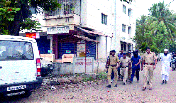 The possession of the 'footage' destroyer | ‘फुटेज’ नष्ट करणारा ताब्यात