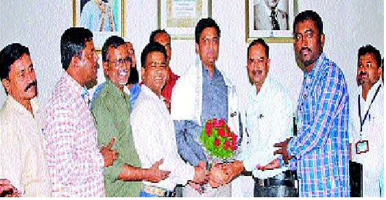 The dream of the post of the Commissioner finally completes: - Nitin Kapadnis | आयुक्त पदाचे स्वप्न अखेर पूर्ण -: नितीन कापडणीस  The dream of the post of the Commissioner finally completes: - Nitin Kapadnis | आयुक्त पदाचे स्वप्न अखेर पूर्ण -: नितीन कापडणीस