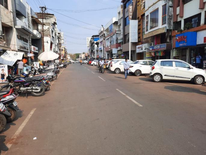 Due to hot weather, traffic in Sangli slowed down | उन्हाच्या झळांमुळे सांगलीतील वाहतूक मंदावली,वातावरणात कमालीचा बदल Due to hot weather, traffic in Sangli slowed down | उन्हाच्या झळांमुळे सांगलीतील वाहतूक मंदावली,वातावरणात कमालीचा बदल