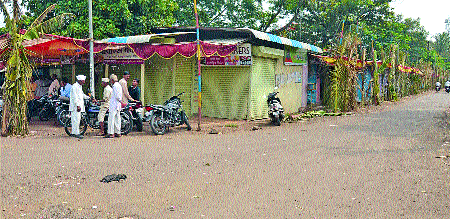 Hotel attacked in Kawalpur; Harm to the owner | कवलापुरात हॉटेलवर हल्ला; मालकास मारहाण Hotel attacked in Kawalpur; Harm to the owner | कवलापुरात हॉटेलवर हल्ला; मालकास मारहाण