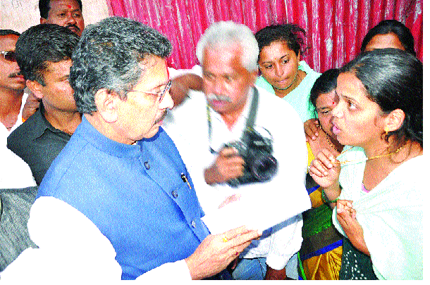 Is not my husband dead? | माझा नवरा मेलाय की नाही?