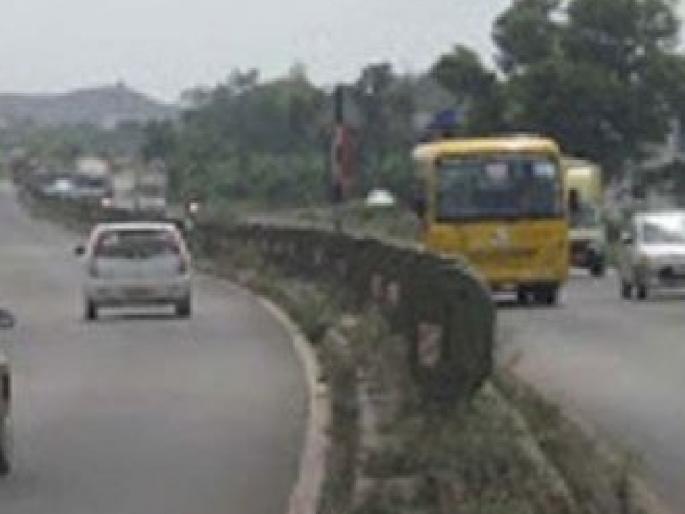 Land acquisition for 35 meters for Kolhapur Sangli road, dispute with encroachment squad | कोल्हापूर-सांगली रस्त्यासाठी ३५ मीटरने भूसंपादन, अतिक्रमण पथकाशी वादावादी